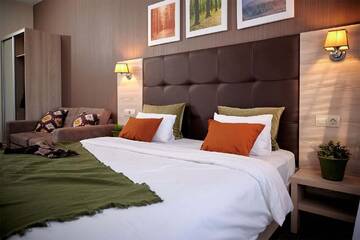 Фото номера Улучшенный номер с кроватью размера &amp;quot;king size&amp;quot; Отель Golden Tulip г. Краснодар 7