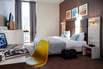 Фото номера Стандартный номер с кроватью размера king-size Отель Golden Tulip г. Краснодар 2