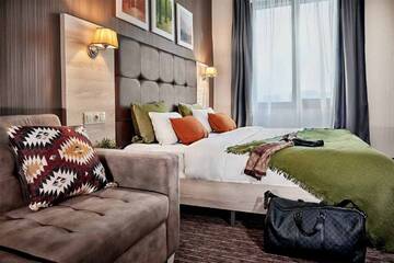 Фото номера Улучшенный номер с кроватью размера &amp;quot;king size&amp;quot; Отель Golden Tulip г. Краснодар 9