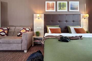 Фото номера Улучшенный номер с кроватью размера &amp;quot;king size&amp;quot; Отель Golden Tulip г. Краснодар 6