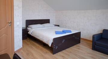 Фото номера Семейный номер с балконом и общей ванной комнатой Гостиница Family Hostel г. Краснодар 5