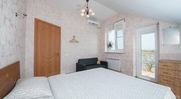 Фото номера Дом с 5 спальнями Гостиница Family Hostel г. Краснодар 15