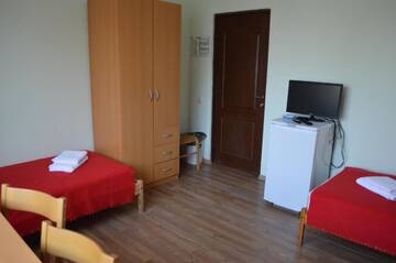 Фото номера Трехместный номер с общей ванной комнатой Гостиница Vista Hotel г. Краснодар 5