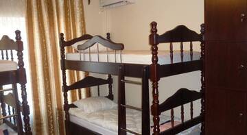 Фото номера Кровать в общем 6-местном номере для мужчин Гостиница Hostel Tsentralniy na Gogolya г. Краснодар 3