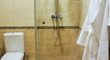 Фото номера Двухместный номер  Гостиница B&amp;B HOTEL г. Краснодар 4