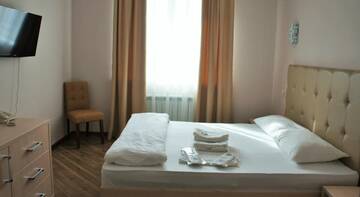Фото номера Двухместный номер «Комфорт» с 1 большой кроватью Гостиница B&amp;B HOTEL г. Краснодар 5