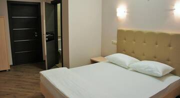 Фото номера Двухместный номер с 1 кроватью - В мансарде Гостиница B&amp;B HOTEL г. Краснодар 5