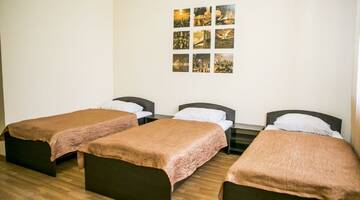 Фото номера Комната стандарт с 3 односпальными кроватями Гостевой дом Smart People Eco Hotel г. Краснодар 4