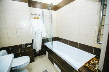 Фото номера 2-местный номер стандарт с ванной Гостиница Хемингуэй г. Краснодар 4