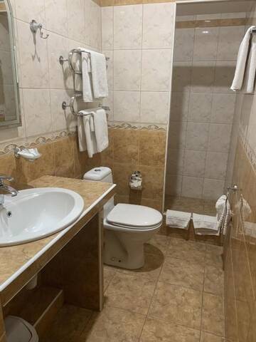 Фото номера Двухместный номер с 2 отдельными кроватями Гостиница Отель Бридж г. Краснодар 10
