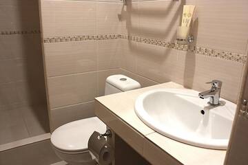 Фото номера Двухместный номер с 2 отдельными кроватями Гостиница Отель Бридж г. Краснодар 12