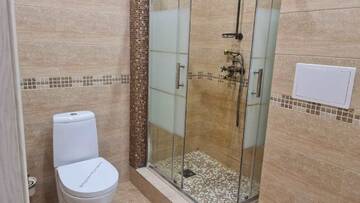 Фото номера Стандартный улучшенный трехместный номер Гостиница Чехов г. Краснодар 5