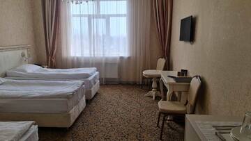 Фото номера Стандартный улучшенный трехместный номер Гостиница Чехов г. Краснодар 3