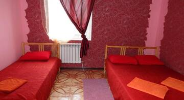 Фото номера Классический трехместный номер Гостевой дом ApartHotel_Chocolate г. Краснодар 8
