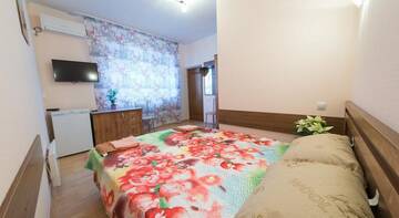 Фото номера Двухместный номер Делюкс с 1 кроватью и душем Гостиница Guest House Ksenia г. Краснодар 2