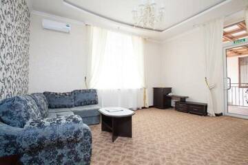 Фото номера 2-комнатный номер люкс Гостиница Sweet Hall г. Краснодар 3