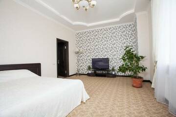 Фото номера 2-комнатный номер люкс Гостиница Sweet Hall г. Краснодар 2