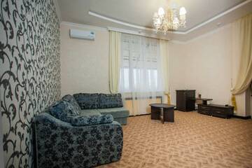Фото номера 2-комнатный номер люкс Гостиница Sweet Hall г. Краснодар 5