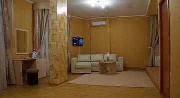 Фото номера Номер-студио Делюкс с кроватью размера  Гостевой дом Iris Inn г. Краснодар 16