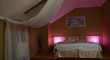 Фото номера Номер-студио Делюкс с кроватью размера  Гостевой дом Iris Inn г. Краснодар 11