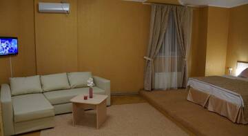 Фото номера Номер-студио Делюкс с кроватью размера  Гостевой дом Iris Inn г. Краснодар 13