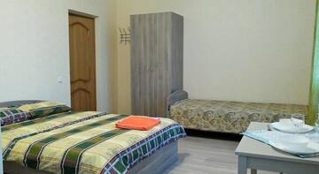 Фото номера Трехместный номер с основными удобствами Гостиница Guest House Na Troitskoy г. Краснодар 5