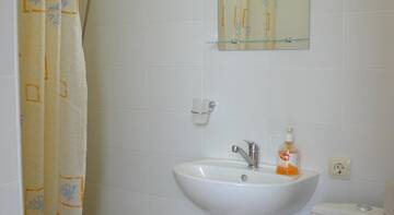 Фото номера Улучшенный семейный номер Гостиница Guest House Na Troitskoy г. Краснодар 7