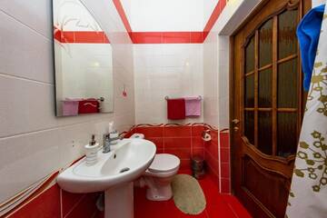 Фото номера Стандартный двухместный номер с 2 отдельными кроватями Гостиница Маленький Париж г. Краснодар 5