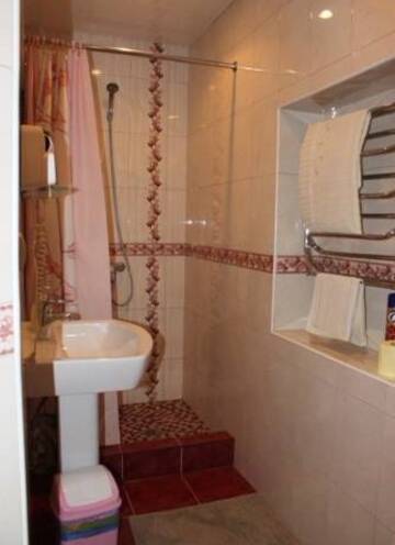 Фото номера Бюджетный трехместный номер Гостиница Guest house Vladimir г. Краснодар 2
