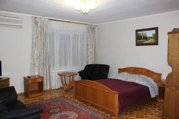 Фото номера Семейный номер с террасой Гостиница Guest house Vladimir г. Краснодар 4