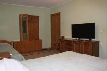 Фото номера Бюджетный трехместный номер Гостиница Guest house Vladimir г. Краснодар 4