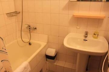 Фото номера Семейный номер с террасой Гостиница Guest house Vladimir г. Краснодар 3