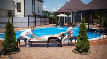 Фото номера Бунгало с 2 спальнями Гостиница Resort Rayskiy bereg г. Краснодар 6