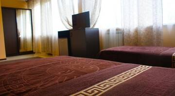 Фото номера Cемейный номер с отдельной ванной комнатой Гостиница Guest House Comfy г. Краснодар 3