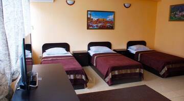 Фото номера Стандартный трехместный номер Гостиница Guest House Comfy г. Краснодар 4