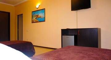 Фото номера Стандартный четырехместный номер Гостиница Guest House Comfy г. Краснодар 4