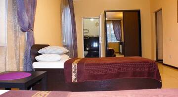 Фото номера Стандартный четырехместный номер Гостиница Guest House Comfy г. Краснодар 2