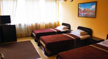 Фото номера Стандартный трехместный номер Гостиница Guest House Comfy г. Краснодар 5