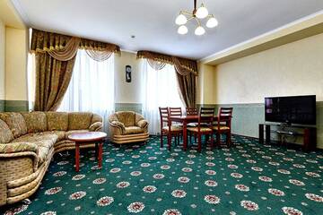 Фото номера Номер люкс премиум с 1 двуспальной кроватью Гостиница Партнер г. Краснодар 3