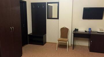 Фото номера Стандартный трехместный номер Гостиница Рай г. Краснодар 9