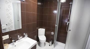 Фото номера Стандартный двухместный номер с 2 отдельными кроватями Гостевой дом В Двух Шагах от Улицы Красной г. Краснодар 2