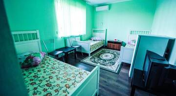 Фото номера Бюджетный трехместный номер Гостиница Анжелика г. Краснодар 3