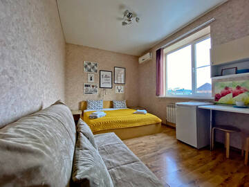 Фото номера #11 (Kingsize Bed + 2х спальный диван) Гостевой дом Апарт-отель Home г. Краснодар 2