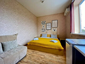 Фото номера #11 (Kingsize Bed + 2х спальный диван) Гостевой дом Апарт-отель Home г. Краснодар 4
