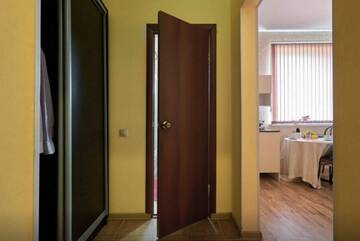 Фото номера #10 (Односпальные+диван) Гостевой дом Апарт-отель Home г. Краснодар 15