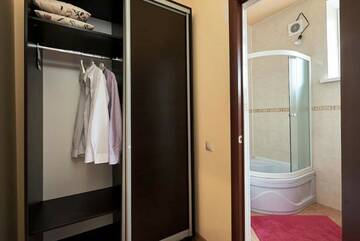 Фото номера #11 (Kingsize Bed + 2х спальный диван) Гостевой дом Апарт-отель Home г. Краснодар 7