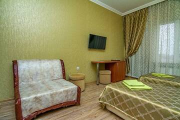 Фото номера Номер комфорт с 2 односпальными кроватями Гостиница George Hotel г. Краснодар 10