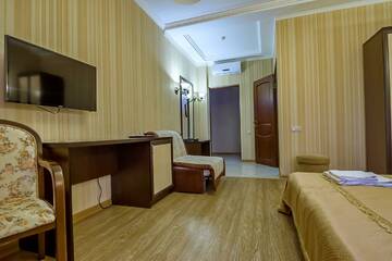 Фото номера Номер полулюкс с 1 двуспальной кроватью Гостиница George Hotel г. Краснодар 11