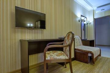 Фото номера Номер полулюкс с 1 двуспальной кроватью Гостиница George Hotel г. Краснодар 6
