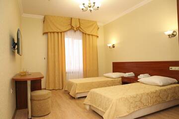 Фото номера Номер комфорт с 2 односпальными кроватями Гостиница George Hotel г. Краснодар 13